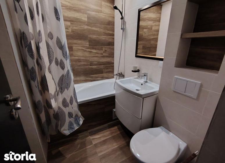 Apartament cu 3 camere semidecomandat în Podu Roș