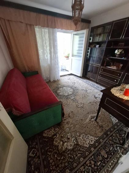 Apartament cu 3 camere decomandat în Govândari