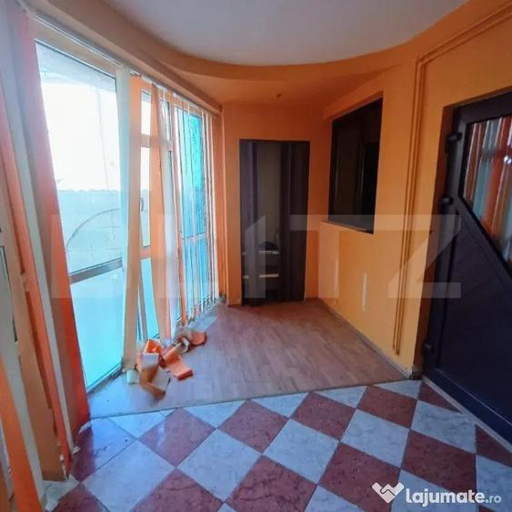Casa cu 6 camere si garaj pretabil afacere zona Malu Rosu - 1