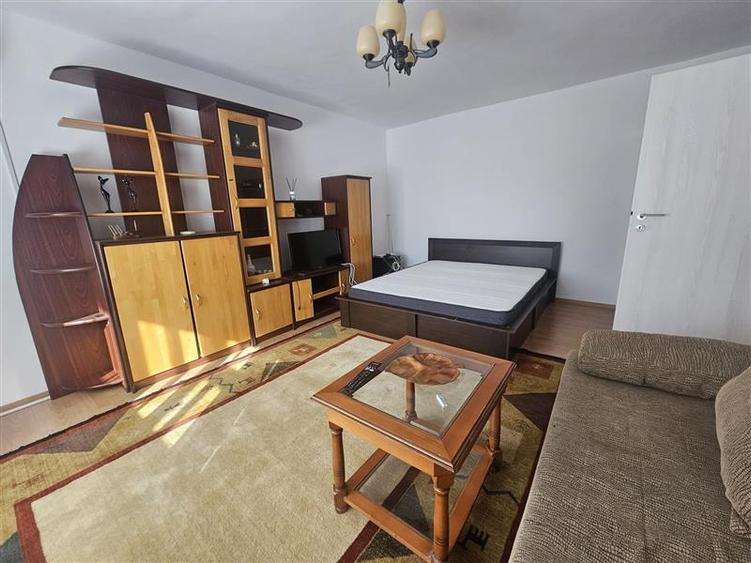 Garsonieră decomandată în Virtuții
