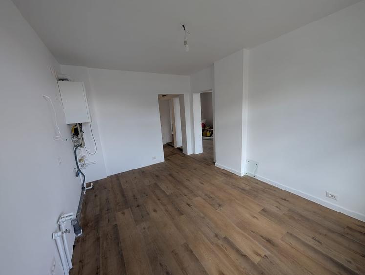 Apartament cu 5 camere decomandat în Floreasca