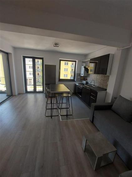 Apartament cu 2 camere semidecomandat, mobilat în Tractorul