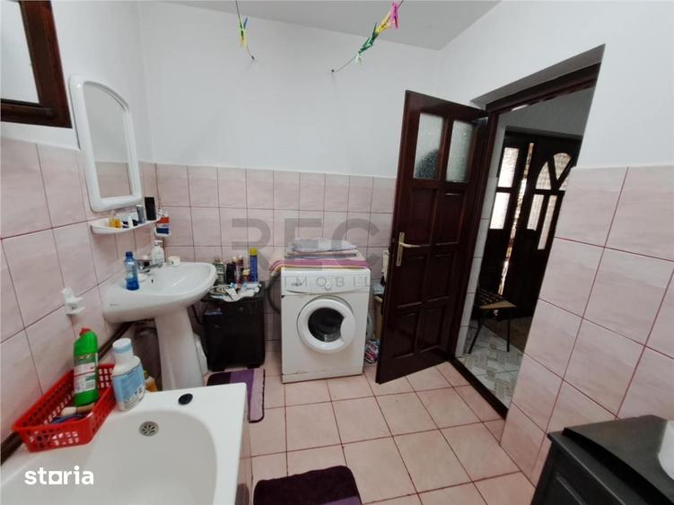 Casă cu 4 camere cu Teren 1439 Mp în Central