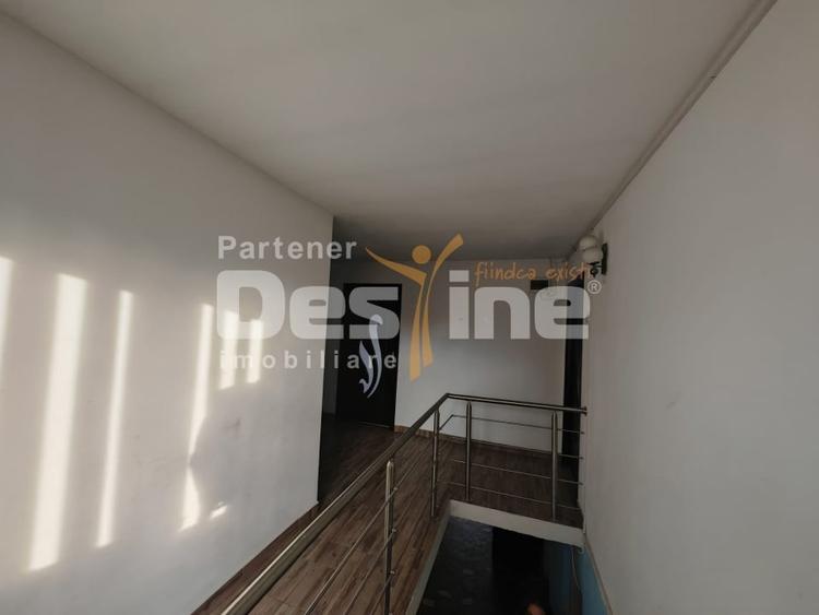 Casă individuală cu 8 camere cu Canalizare în