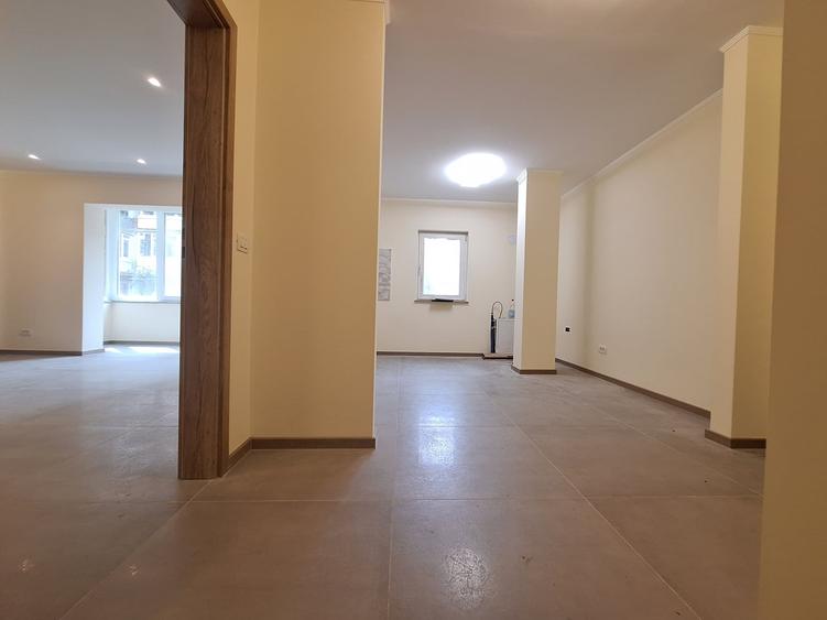 Apartament cu 3 camere decomandat în Complex Studențesc