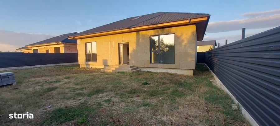 Casă cu 4 camere cu Teren 450 Mp în Periș