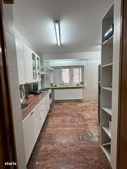 Apartament cu 4 camere în Kiseleff