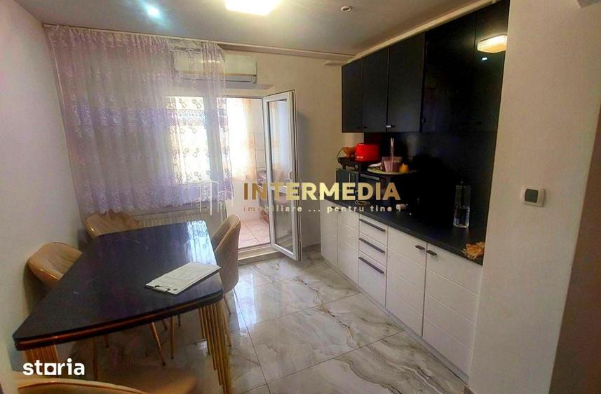 Apartament cu 2 camere decomandat în Ampoi 3