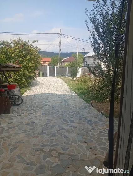 Casă cu 4 camere în Ștefănești