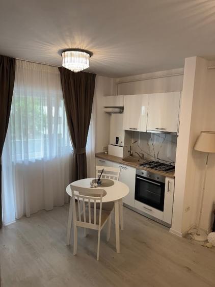 Apartament cu 2 camere semidecomandat, mobilat în Central