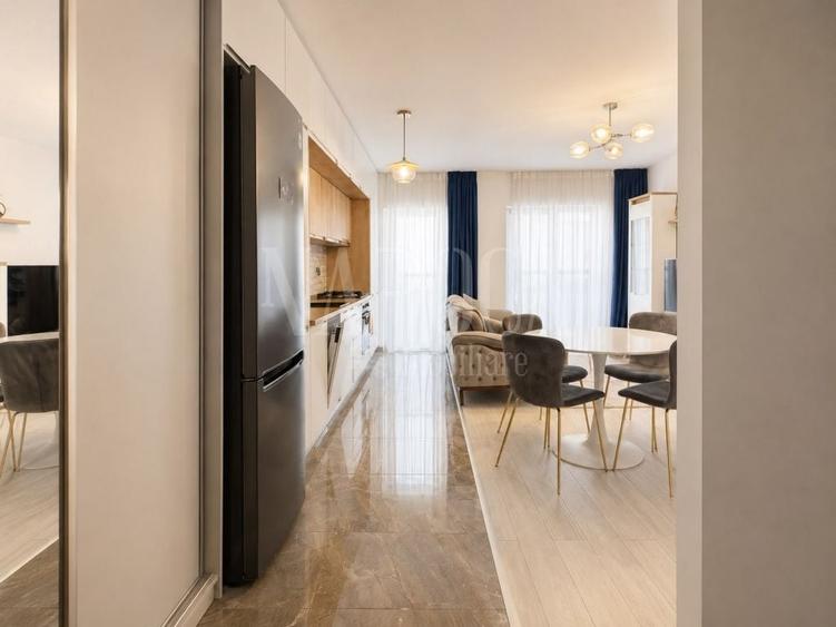Apartament cu 3 camere semidecomandat, mobilat în Iris