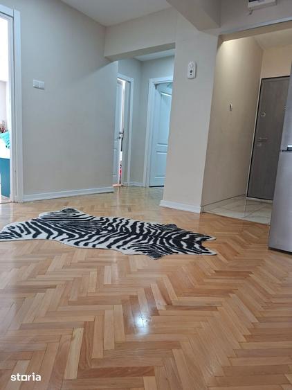 Apartament cu 4 camere decomandat în Central