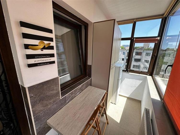 Apartament cu 2 camere semidecomandat, mobilat în Centru Civic