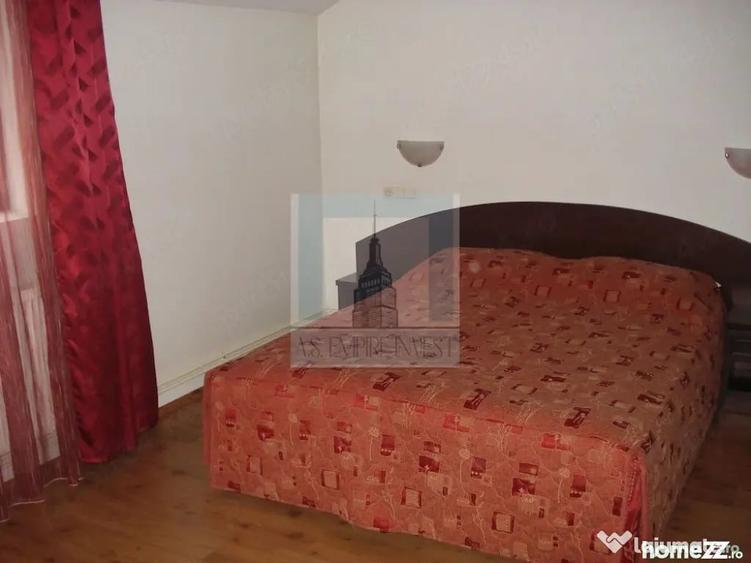 Casă cu 9 camere cu Teren 326 Mp în Județean