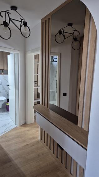 Apartament cu 3 camere semidecomandat, mobilat în Colentina