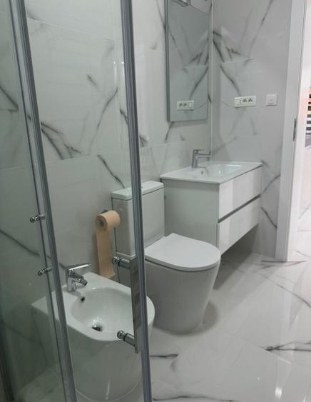 Inchiriez apartament 2 camere la casa , parcare privata interiorul curtii - 2