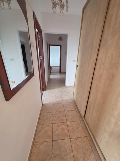 Apartament cu 3 camere decomandat în Zețarilor