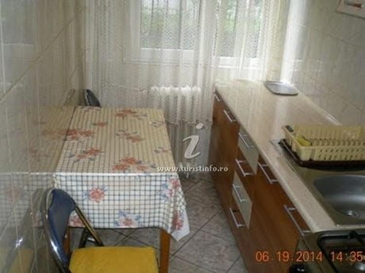 Apartament cu 3 camere semidecomandat în Palazu Mare