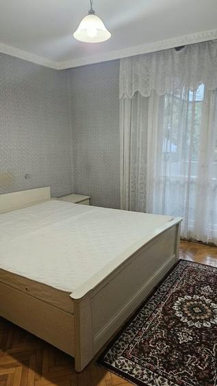 Apartament cu 3 camere decomandat în Titan
