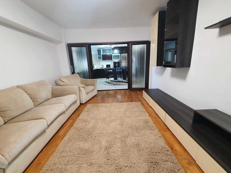 Apartament cu 3 camere decomandat în Exterior Vest