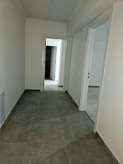 Apartament cu 3 camere decomandat în Energia
