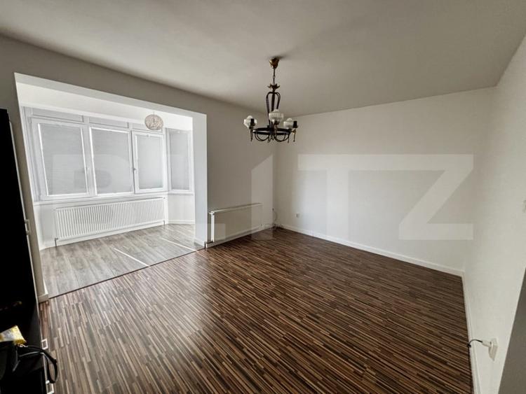 Apartament cu 4 camere decomandat în Central