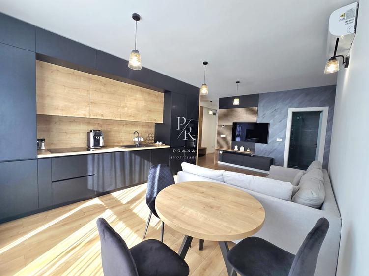 Apartament cu 3 camere semidecomandat, mobilat în Florești