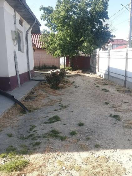 Casă cu 3 camere cu Teren 2476 Mp în Poșta Câlnău