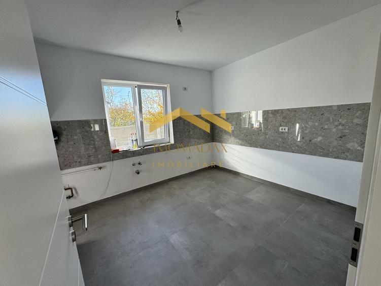 Casă individuală cu 4 camere cu Canalizare în Utvin