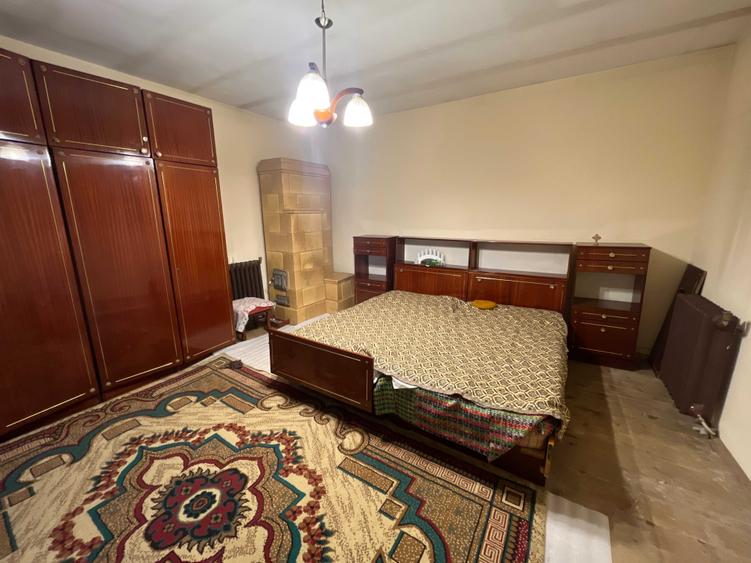 Casă cu 4 camere în Central
