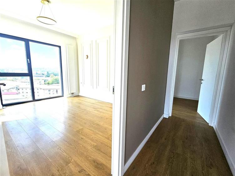 Penthouse cu 3 camere decomandat, mobilat în Semicentral