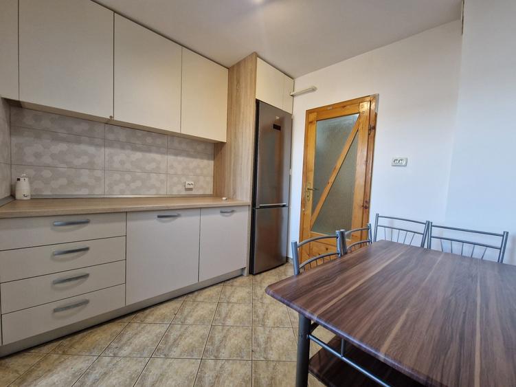 Apartament cu 2 camere decomandat în Girocului