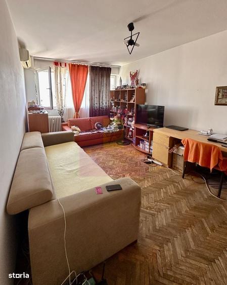 Apartament cu 3 camere semidecomandat în Mihai Bravu