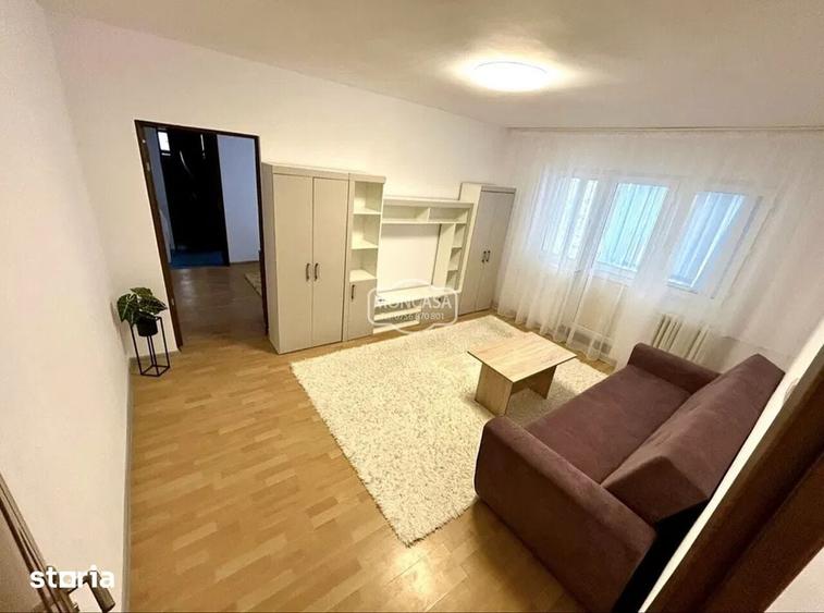 Apartament cu 3 camere semidecomandat în Central