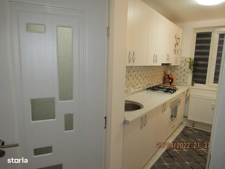 Apartament cu 3 camere semidecomandat în 1 Decembrie 1918