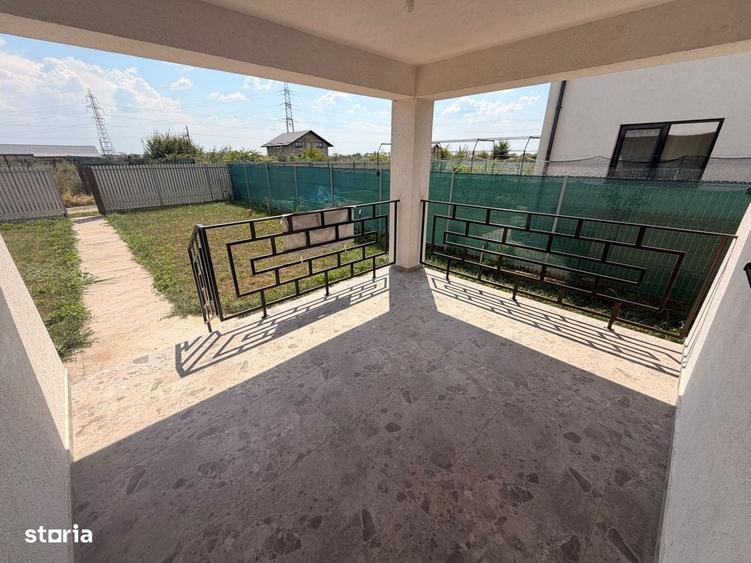 Casă cu 4 camere în Balotești