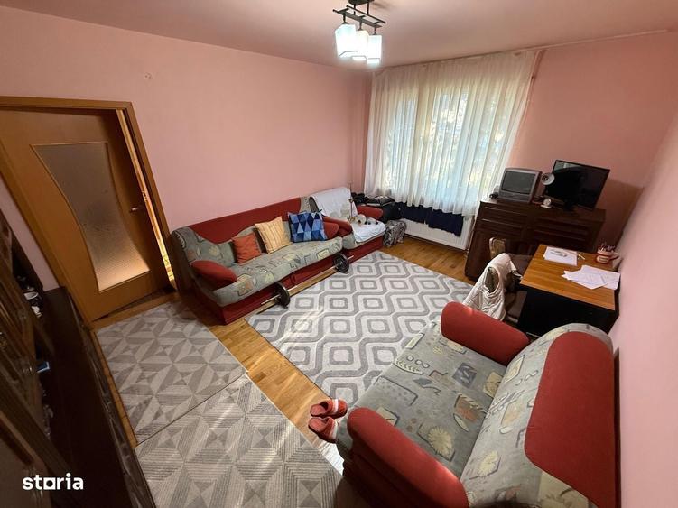 Apartament cu 3 camere semidecomandat în Central