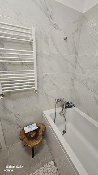 Apartament cu 4 camere decomandat în Titan