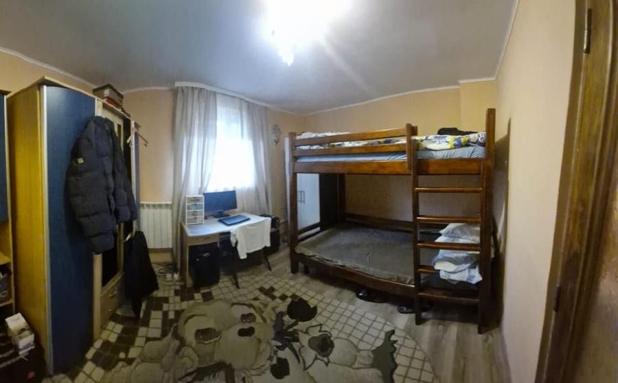 Casă individuală cu 6 camere cu Canalizare în Central