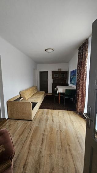 Apartament cu 3 camere semidecomandat în Exterior Vest