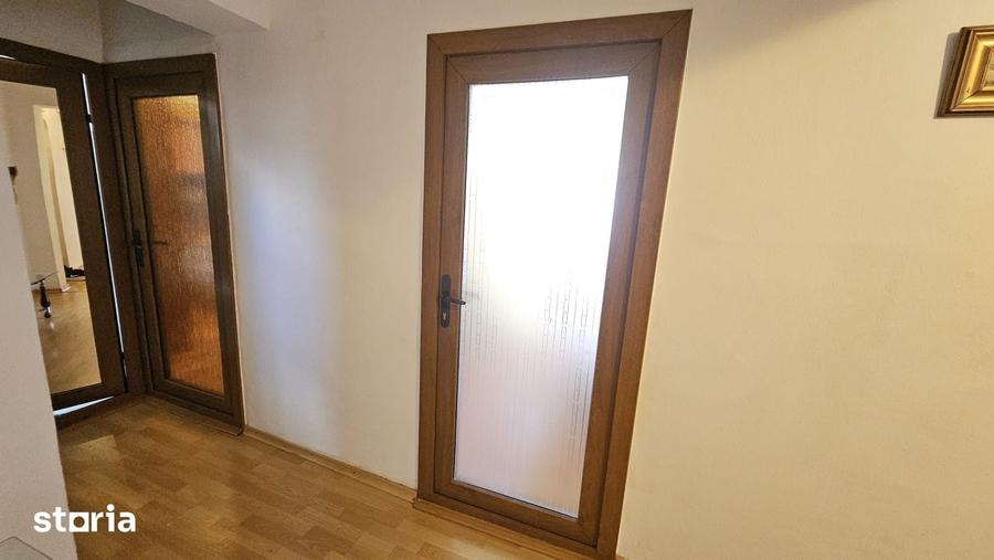 Apartament cu 3 camere decomandat în Micro 17
