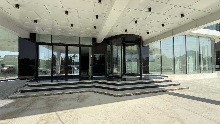 Apartament cu 3 camere decomandat, mobilat în Mamaia