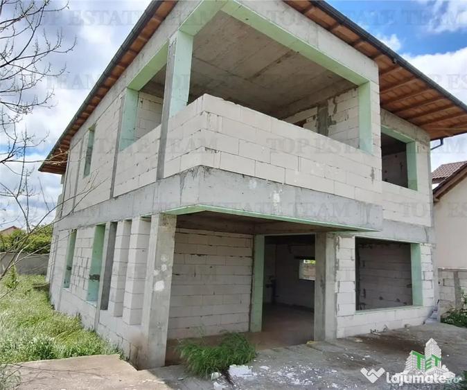 Casă cu 6 camere cu Teren 450 Mp în Valu lui Traian