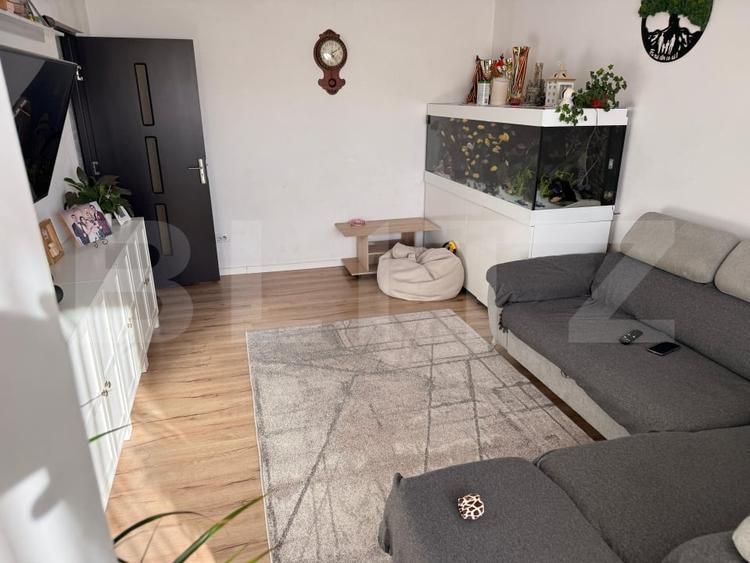 Apartament cu 3 camere decomandat, mobilat în Tractorul
