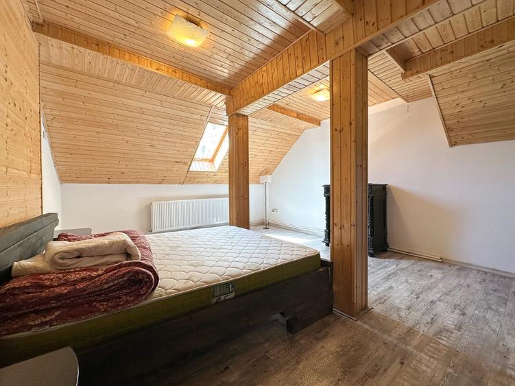 Apartament cu 5 camere decomandat, mobilat în Dacia