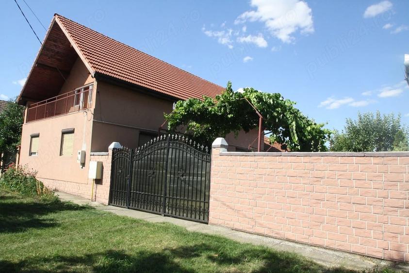 Casă cu 7 camere cu Teren 1473 Mp în Biled