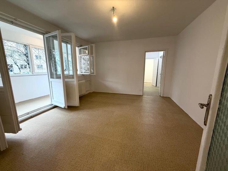 Apartament cu 3 camere semidecomandat în Lujerului