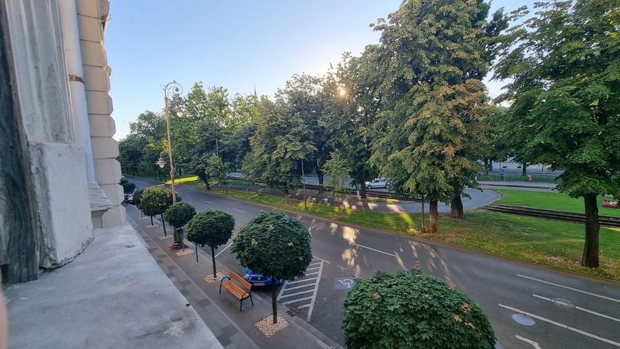Vand apartament deosebit vis-a -vis de primarie - 3