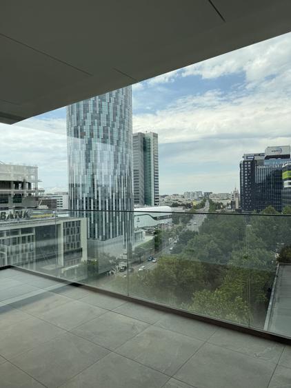 Apartament cu 4 camere semidecomandat în Floreasca