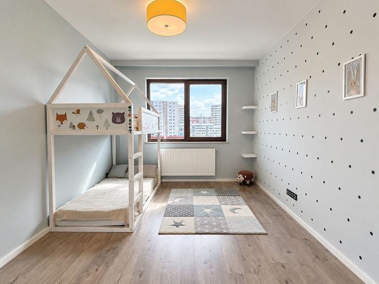 Apartament cu 3 camere semidecomandat, mobilat în Florești